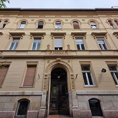 Artlovers' Flat - Kazinczy Street Budapest Luaran gambar
